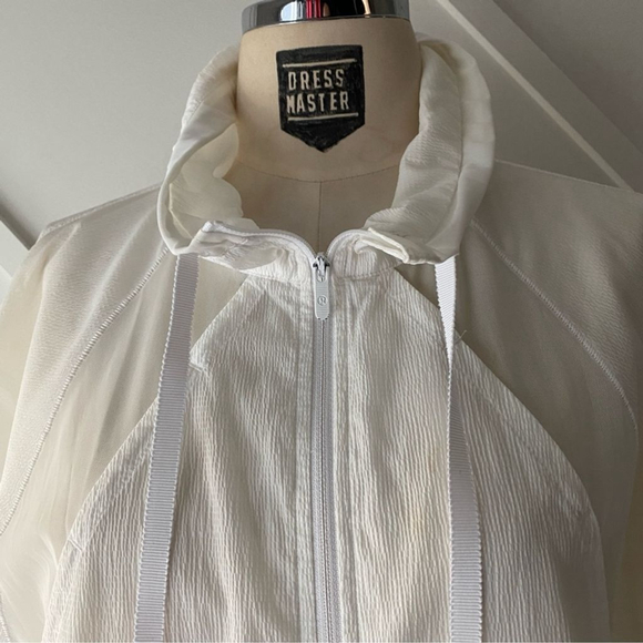 Lululemon In Depth Jacket - 4 - Picture 5 of 17